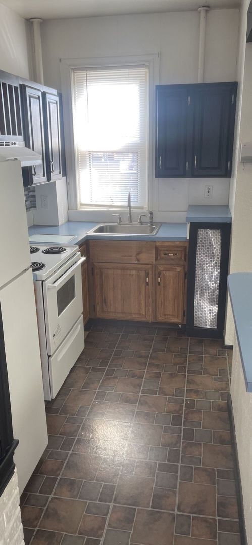 Building Photo - 1124 W Market St