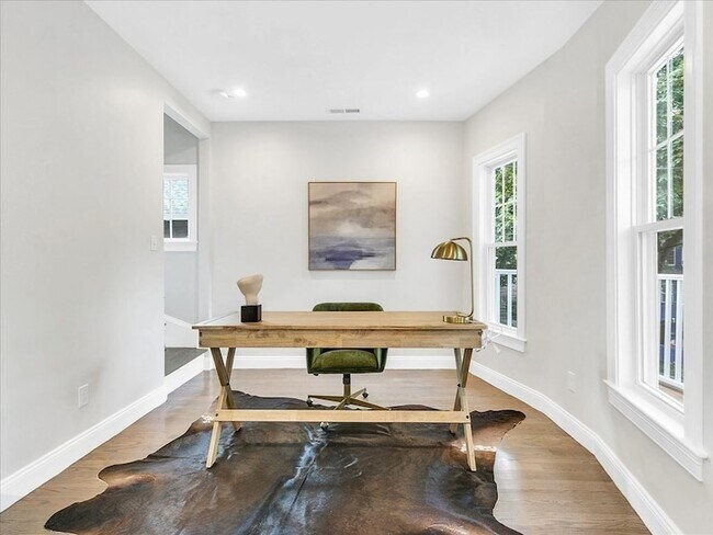 Building Photo - 18 Laurel St