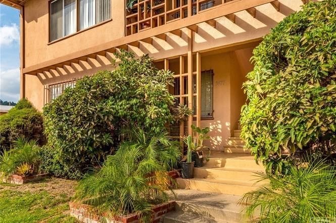 Building Photo - 3477 Carmona Ave