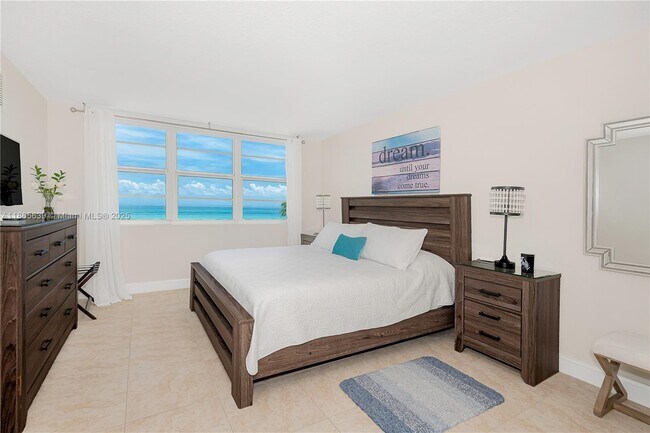 Building Photo - 6917 Collins Ave