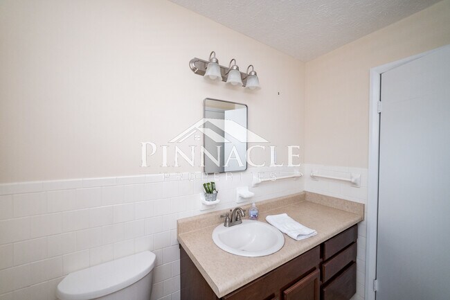 Bathroom 1 - 126 Tomahawk Industrial Park