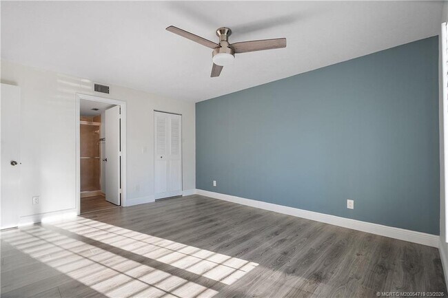 Building Photo - 1935 SW Silver Pine Way