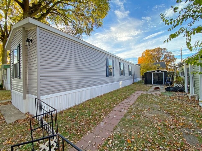 Building Photo - 2501 N Apperson Way