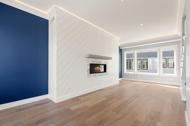 Building Photo - 308 Newton St