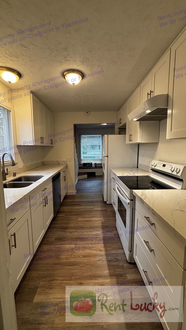 Building Photo - 2BR/2BA Home in Maple Leaf – Amazing Finished Attic + Driveway Parking