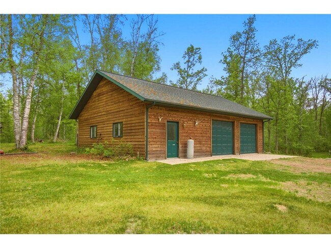 Building Photo - 17079 Paw Print Dr