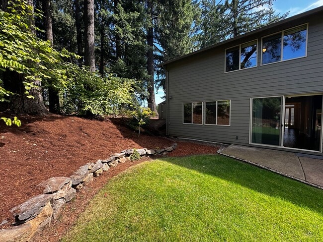 Building Photo - Beautiful 4-Bedroom Home in the Hills of W...