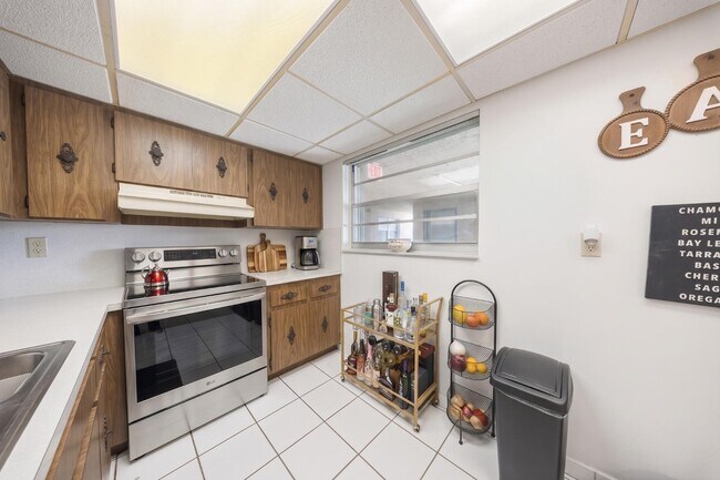 Building Photo - 706 NW 87th Ave