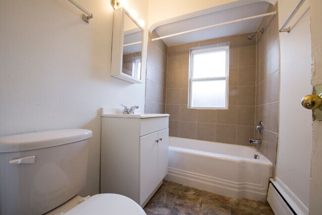 Building Photo - 5018 W Jackson Blvd Chicago, IL 60644