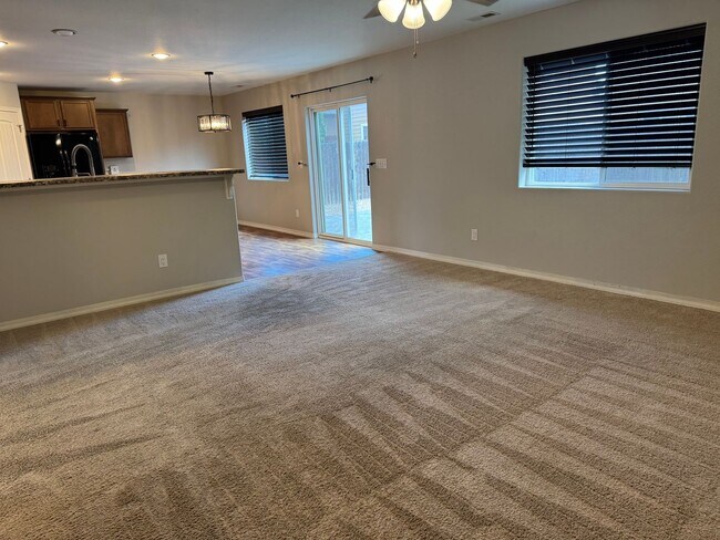 Building Photo - Everything you need! 3 bed/2.5 bath, 2-car garage