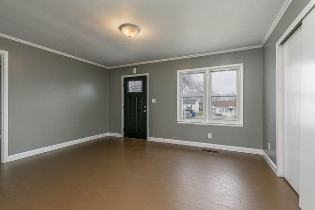 Building Photo - REMODELED 3 bedroom | 1 bathroom | Fenced Backyard Home in a Quiet Neighborhood! We Welcome Pets!