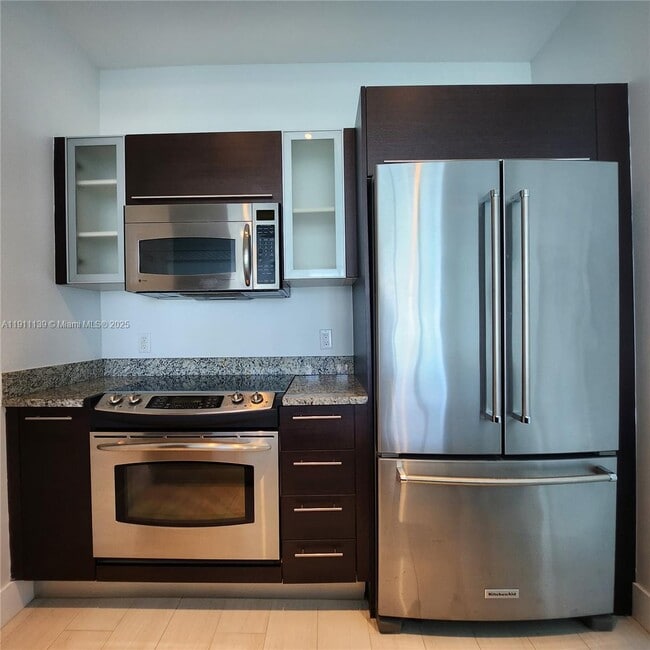 Building Photo - 950 Brickell Bay Dr