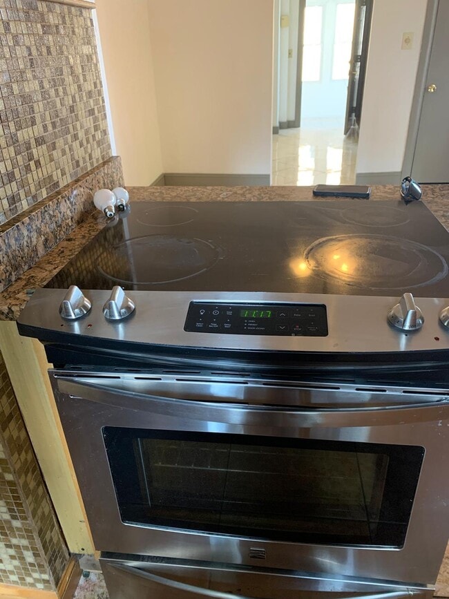 Primary Photo - 2-122 Eastern Ave