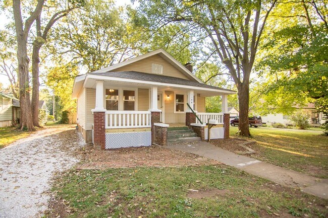 Building Photo - COLLEGE PRE-LEASING