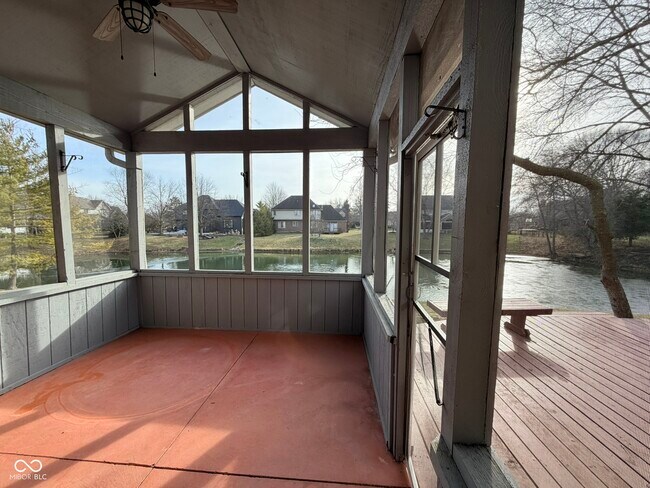 Building Photo - 1351 Woodpond N Roundabout