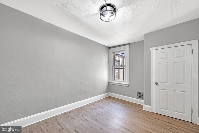 Building Photo - 25 Adella Ave