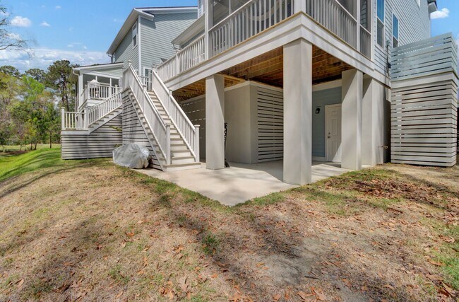 Building Photo - Impressive 4 bedroom home + office with el...