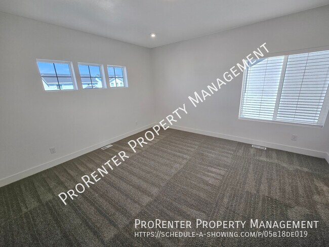 Building Photo - 3111 S Edgewater Cv