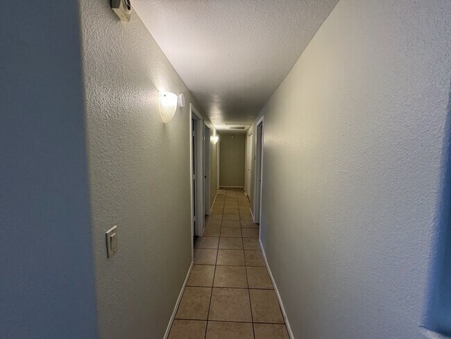 Building Photo - Southeast Phoenix Condo
