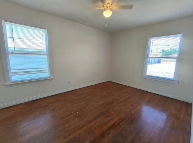 Building Photo - 2102 Raney St