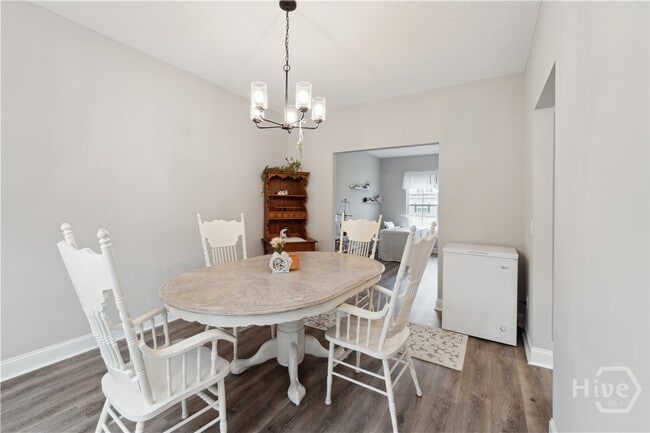 Building Photo - 601 Meloney Dr