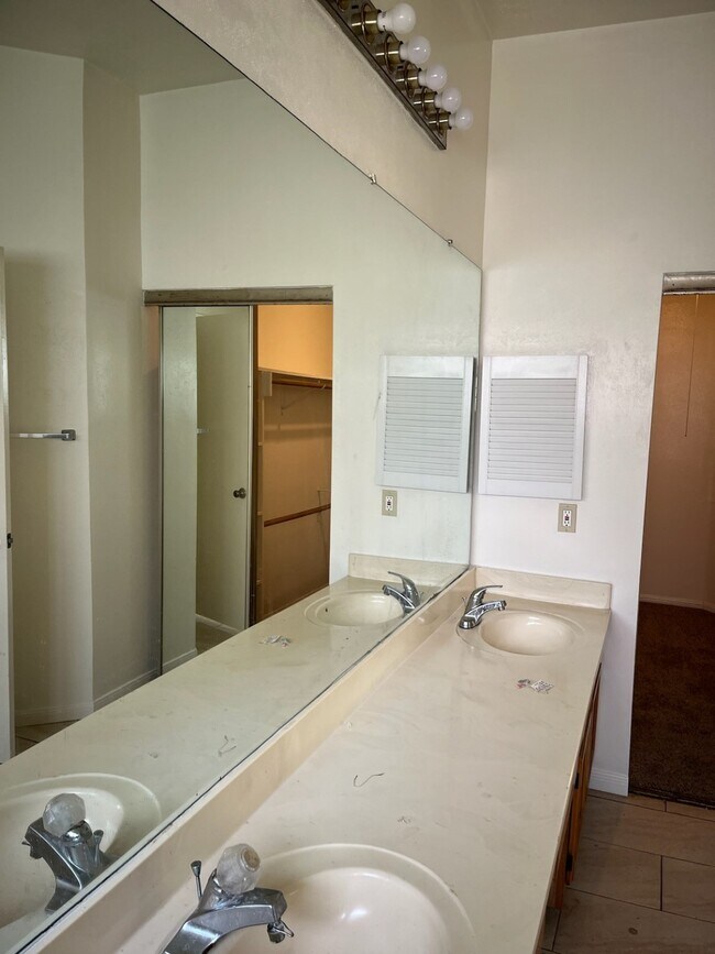 Building Photo - 10506 Twilight Moon Dr