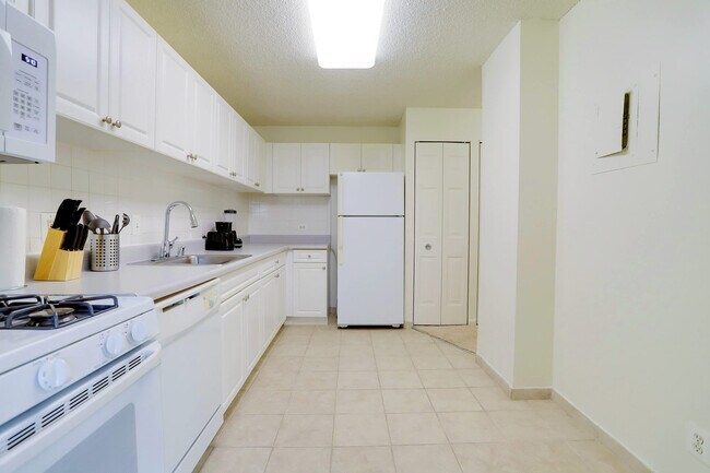 Building Photo - 320 23rd St S