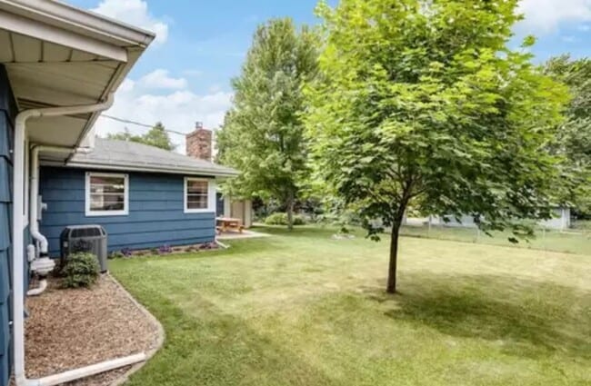 Building Photo - Beautiful 4BR 2BA Rambler in Roseville