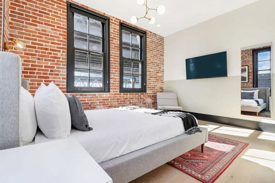 Building Photo - 1148 S Peters St