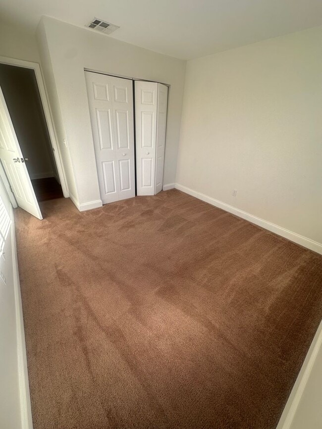 Building Photo - Beach Place Town House