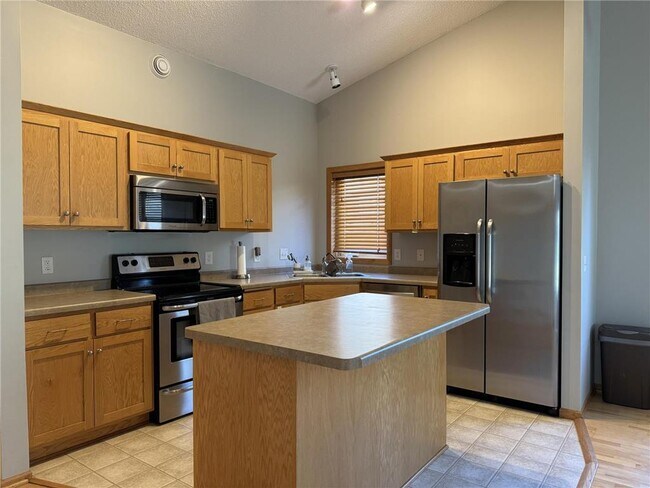 Building Photo - 438 Lake Trail