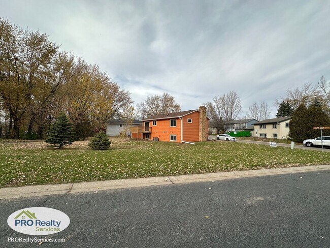 Building Photo - 4 Bedroom House in Eagan