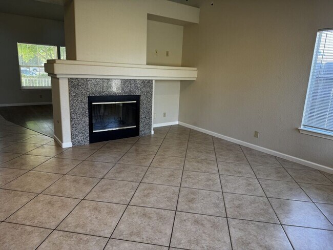 Building Photo - Riverbank