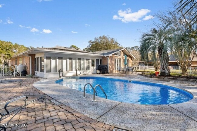 Building Photo - 219 Tantallon Dr