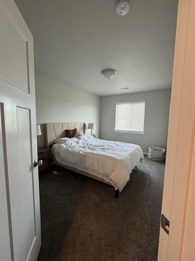 Building Photo - Furnished Hermiston Rental