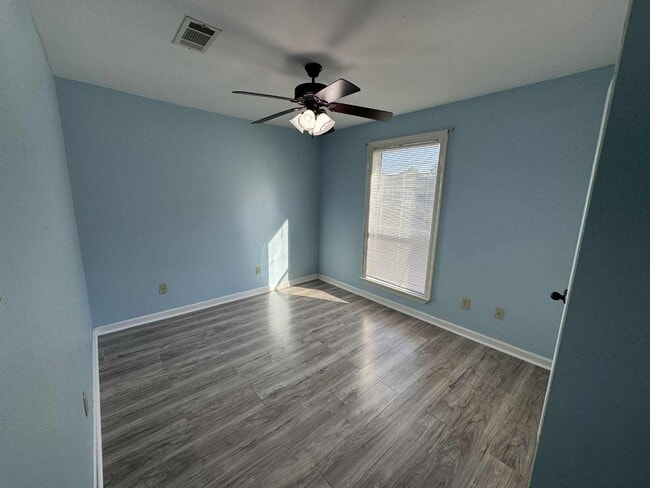 Building Photo - 6206 W Desoto St