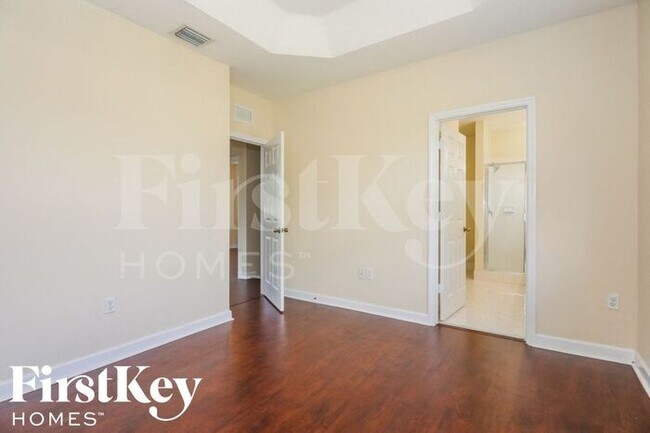 Building Photo - 2412 NE 41st Pl