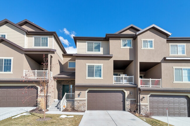 Building Photo - 911 S Aspen Pl
