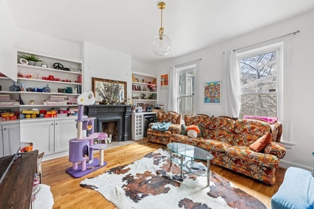 Livingroom - 2106 Kemper Ln