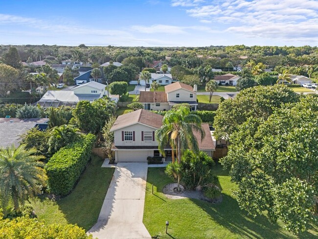 Building Photo - 4610 Pine Tree Dr
