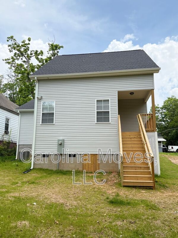 Building Photo - 322 Brown Ave