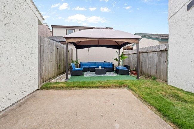 Building Photo - 10327 Gladewood Dr