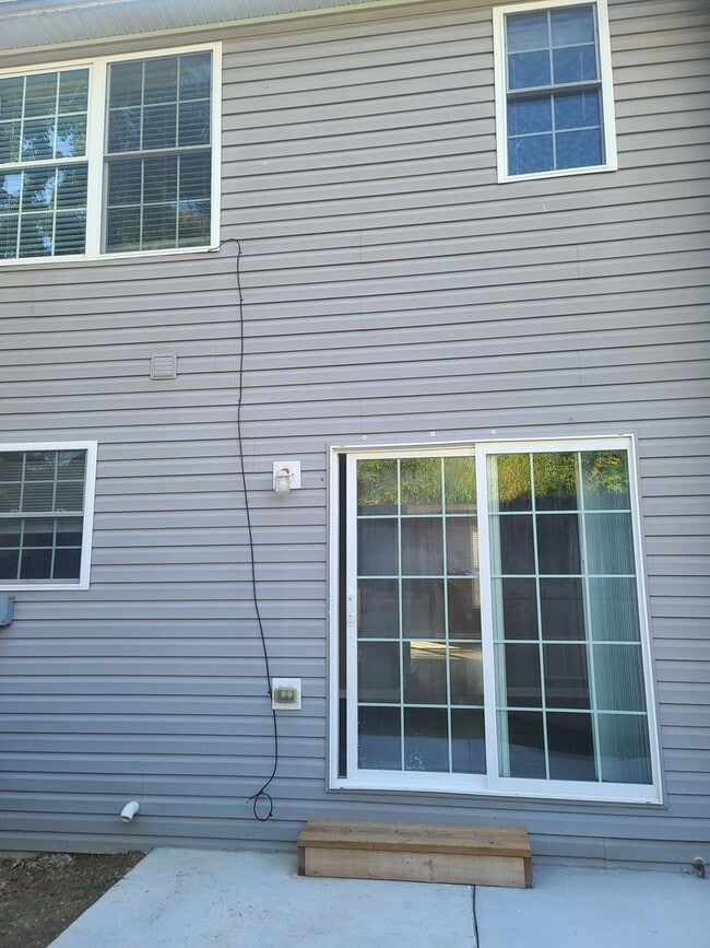 Building Photo - 3 Bedroom Townhouse for Rent in Waynesboro!