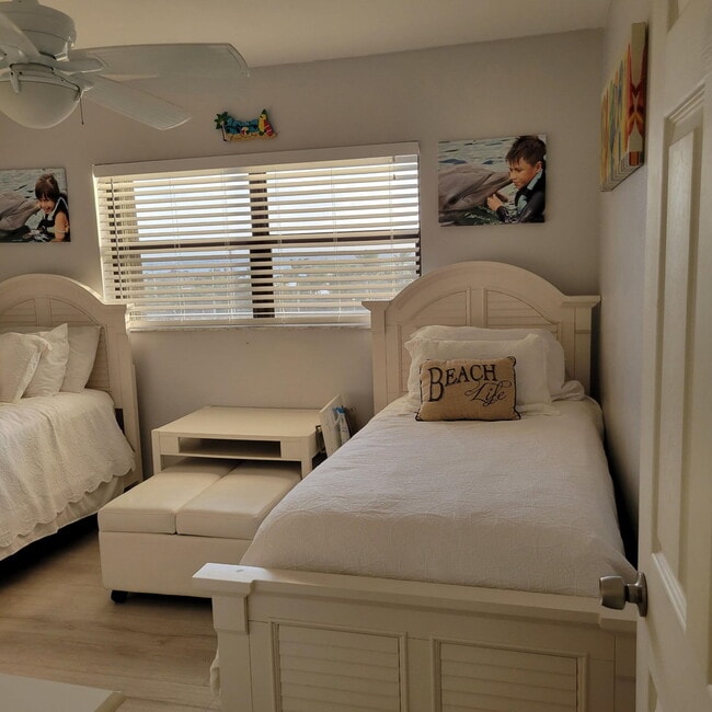 Building Photo - 10310 S Ocean Dr