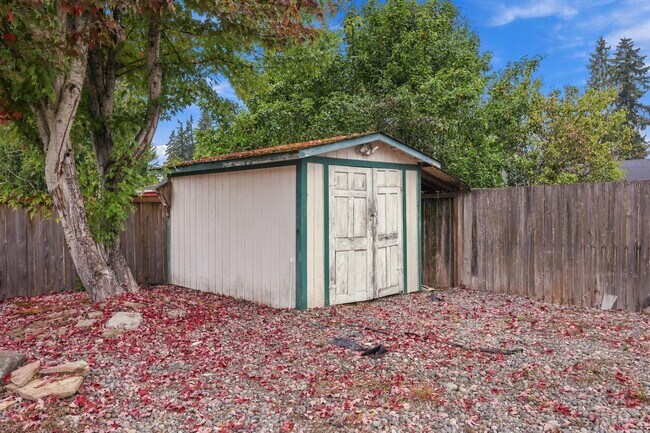 Building Photo - 6748 3rd Way SE