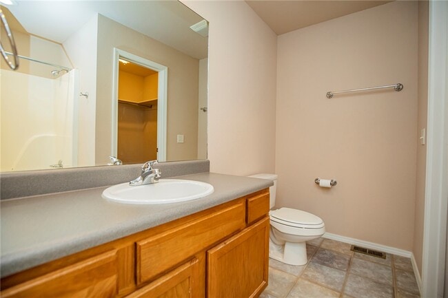 Building Photo - 903 W Peachtree Dr