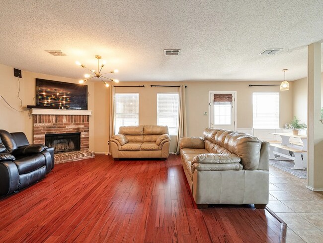 Building Photo - 1435 Greenbrook Dr