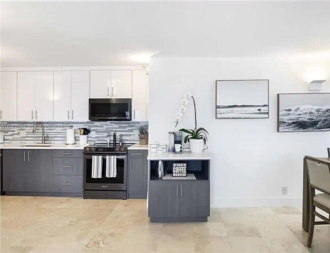 Building Photo - 209 N Fort Lauderdale Beach Blvd
