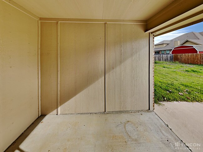Building Photo - 2021 Bay Laurel Dr
