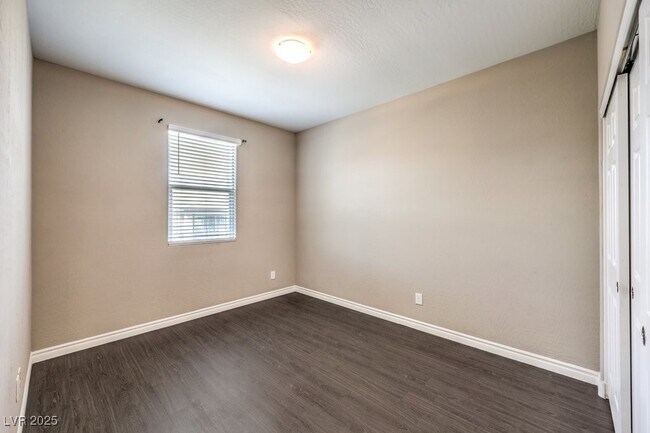 Building Photo - 10783 Searchers Ave